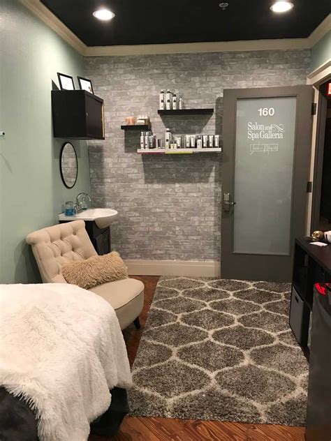 Station & Private room for rent in Chicago Loop. . Spa room for rent